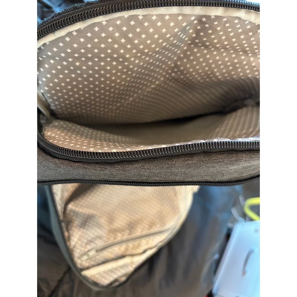 Leeds TriGuard Gray Heathered Laptop Backpack Commuter Travel Bag
